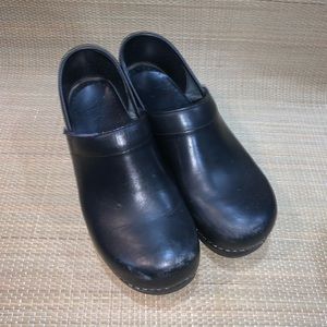 Dansko Black Clogs Woman’s 41 10.5 11 Preppy Nurse